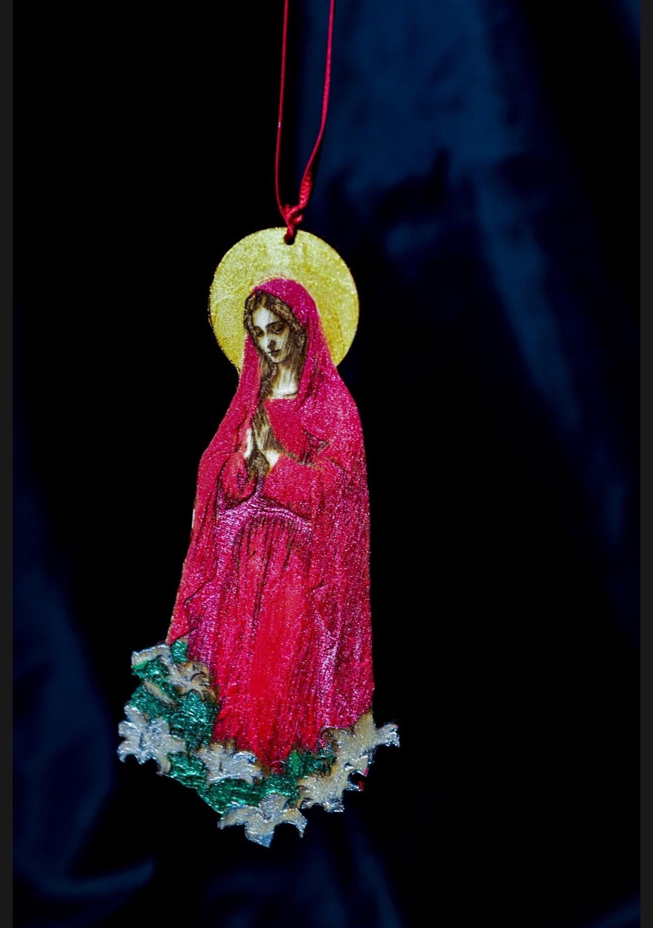 Hand-Painted Virgin Mary Wooden Hanging Ornament: Shimmering Metallic Icon