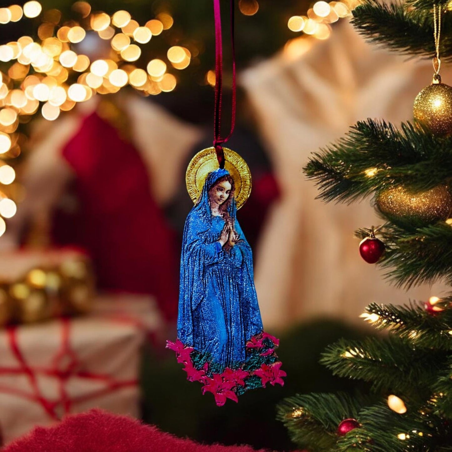 Hand-Painted Virgin Mary Wooden Hanging Ornament: Shimmering Metallic Icon